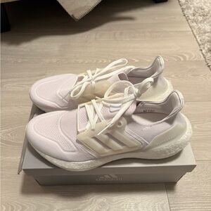 BNIB Adidas Ultraboost 22 (Size 10)